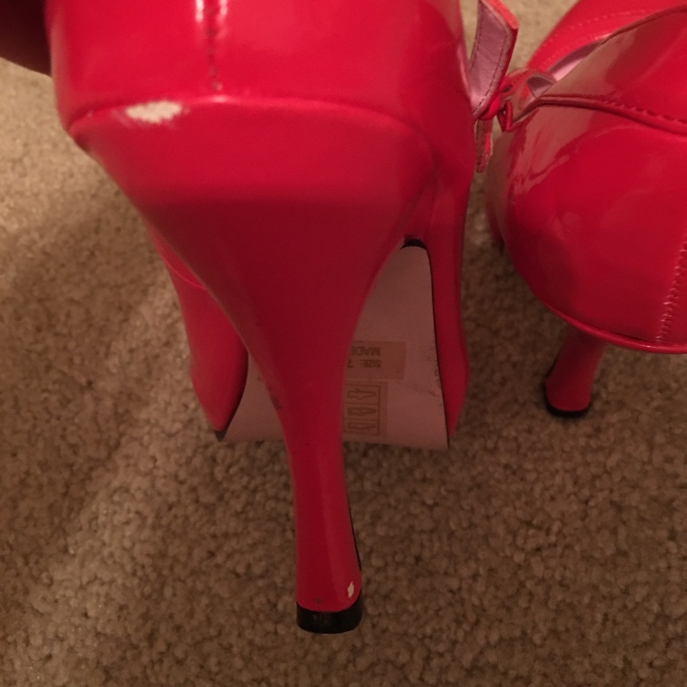 Red heels - Picture 3 of 4